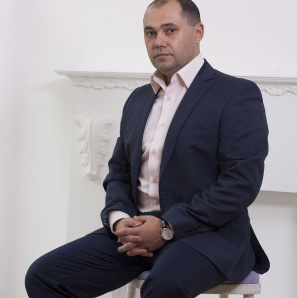 Роман Окатый