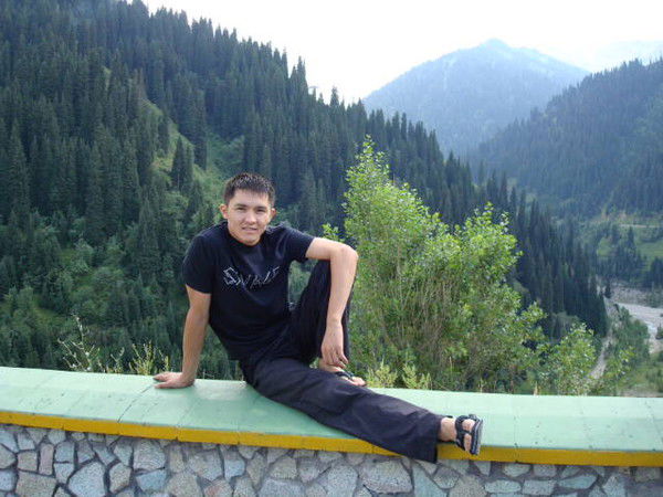 Старлей Касенов