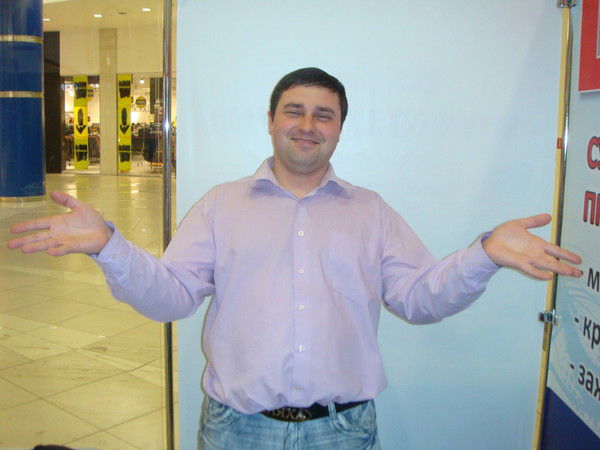 Константин Мельников