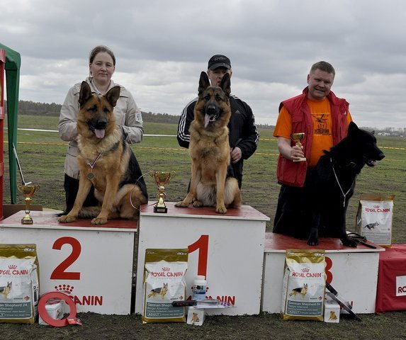 Наташа Попова