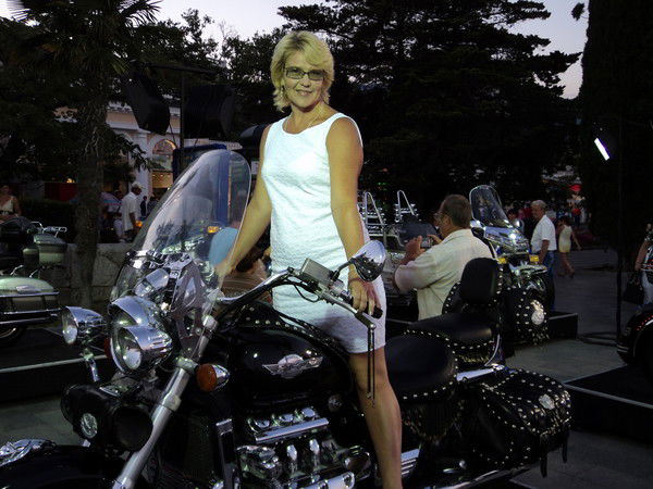 Лаура Кешью