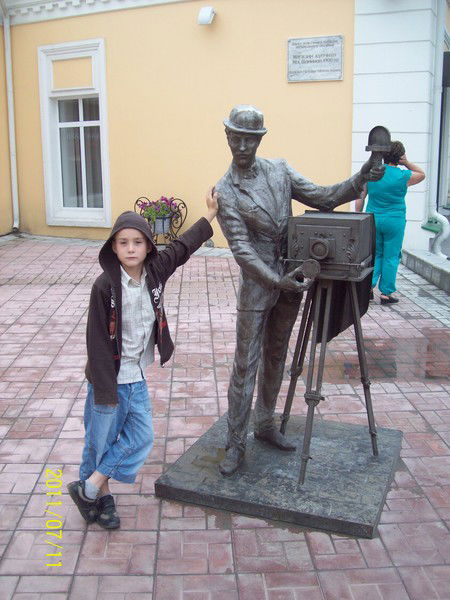 Рустам Брацке