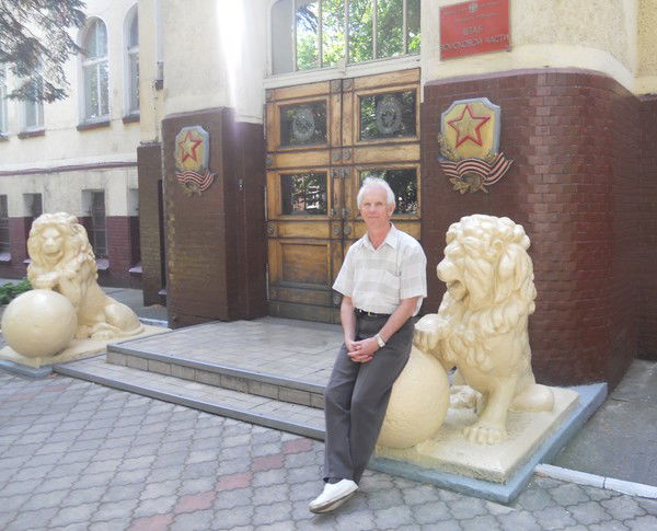 Николай Попугаев