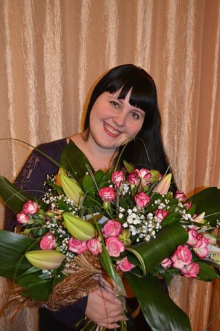 Ведущая Юлия Стародубцева