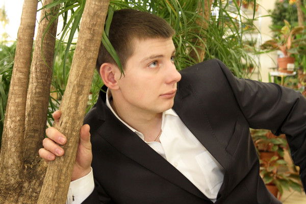 Виктор Леонов