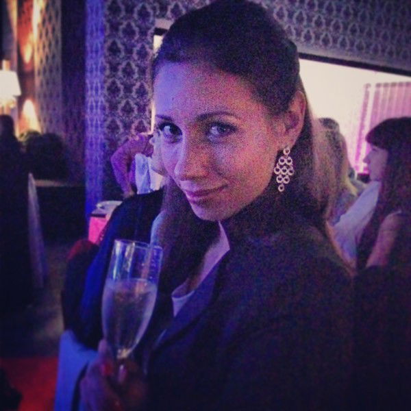 Юлия Неважно