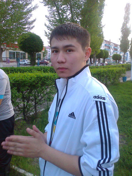 Еламан Ахатаев