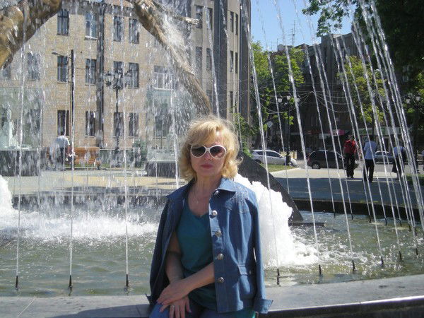 Елена Манойло