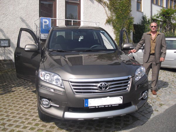 Женя Комков