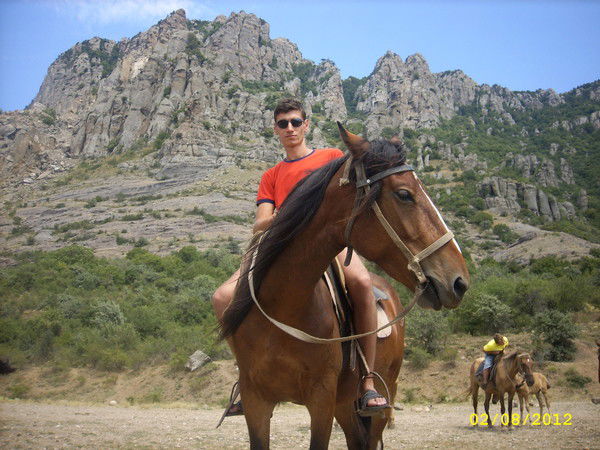 Андрей Генов