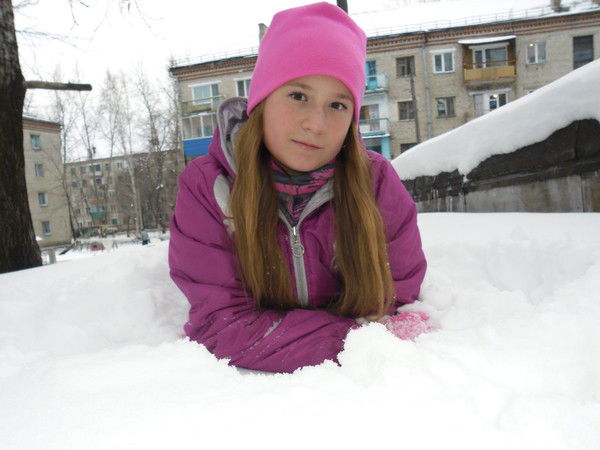 {Влюбленная В Слезы }