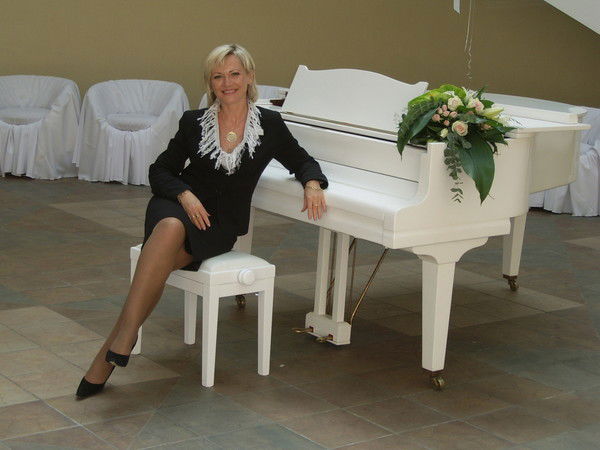 Елена Елена