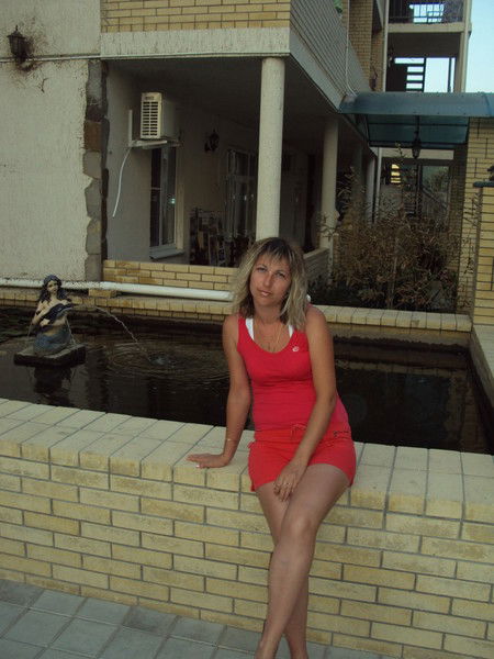 Лена Попова