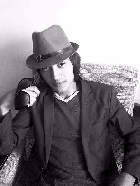 J A N I K . . . . . . . .