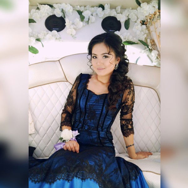 Изет Устемирова