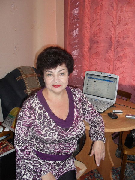 Нина Попова