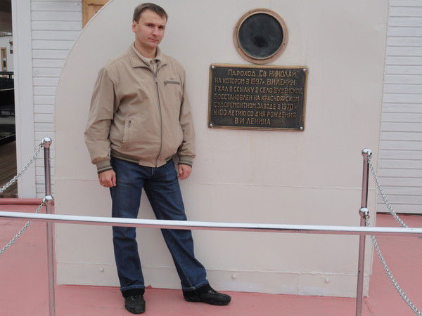 Олег Мазуров