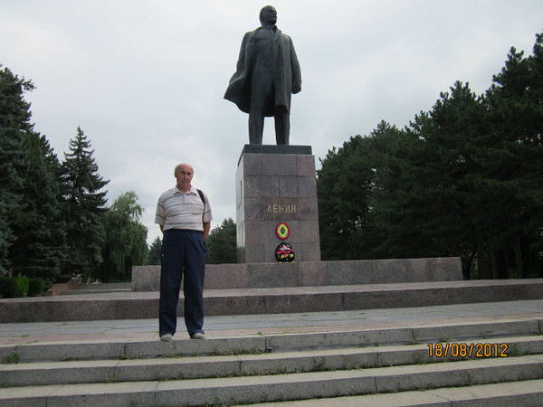 Борис Комаров