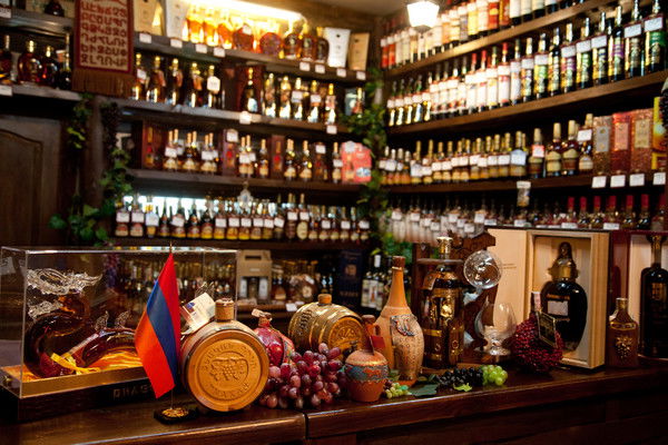 Анжела Акопян