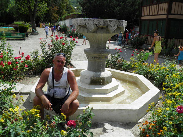 Юрий Костенко