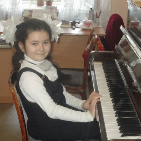 Шабнам Шарифова