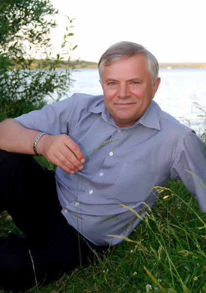 Виктор Подхомутников