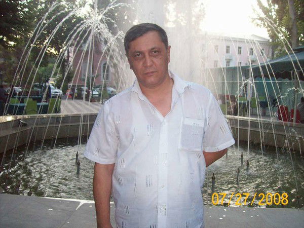 Хуршед Холов