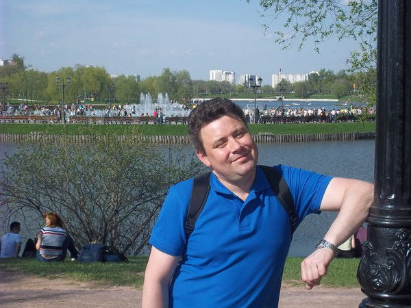 Роман Популов