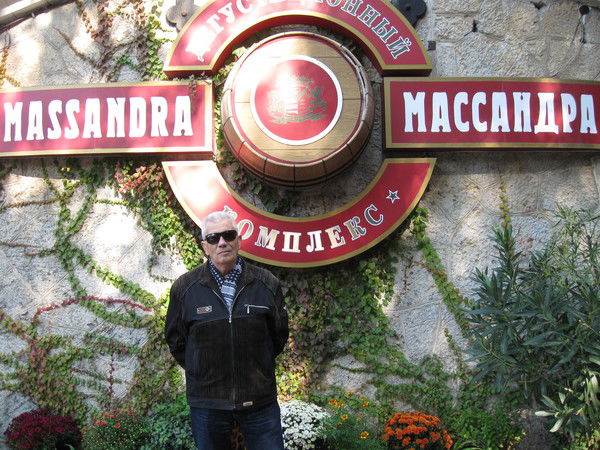 Юрий Захаров