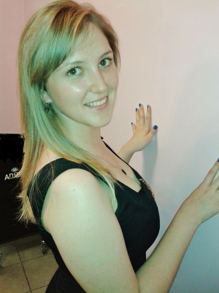 Оленька Онищенко