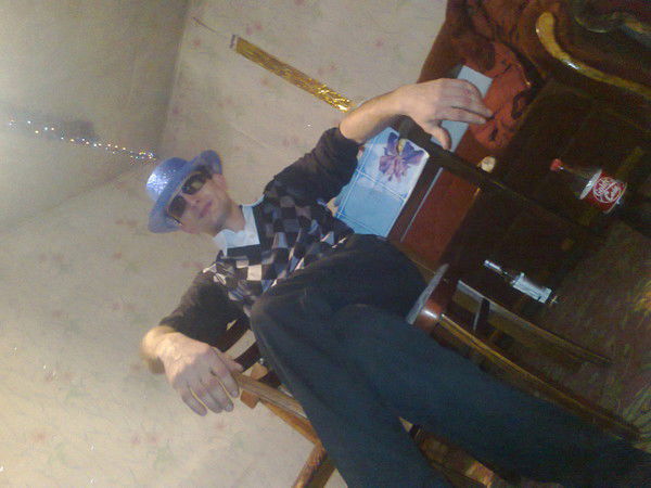 Максим Попов