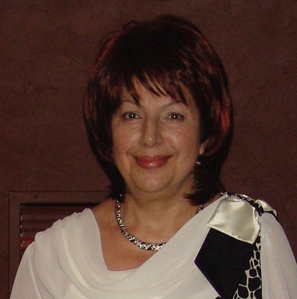 Лариса Серова