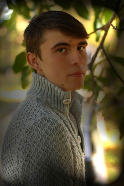 Риза Радугов