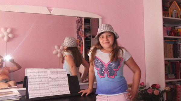 Лиза Ажойчик