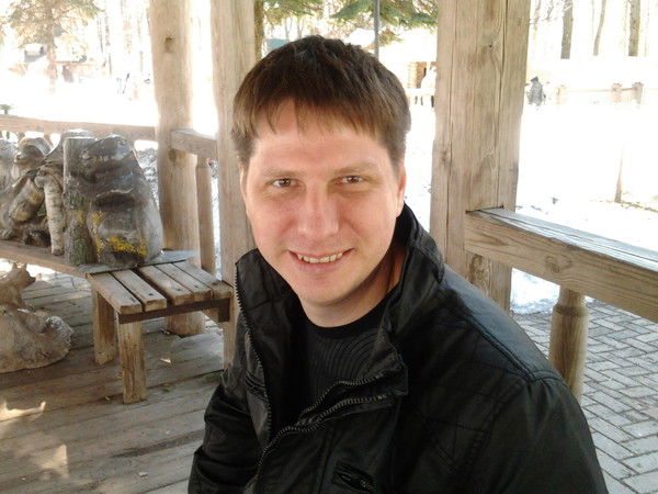 Макс Сафонов