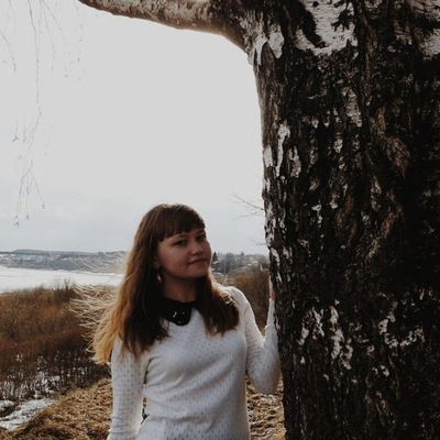 Наташа Попова