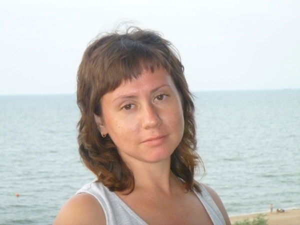 Лена Островская
