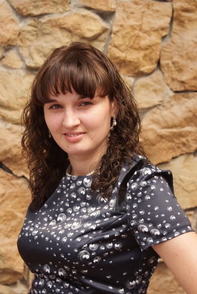 Елена Илларионова