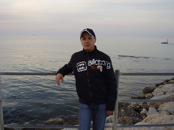 Максим Перекрестов