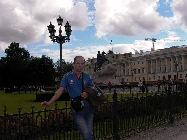 Илья Новоселов