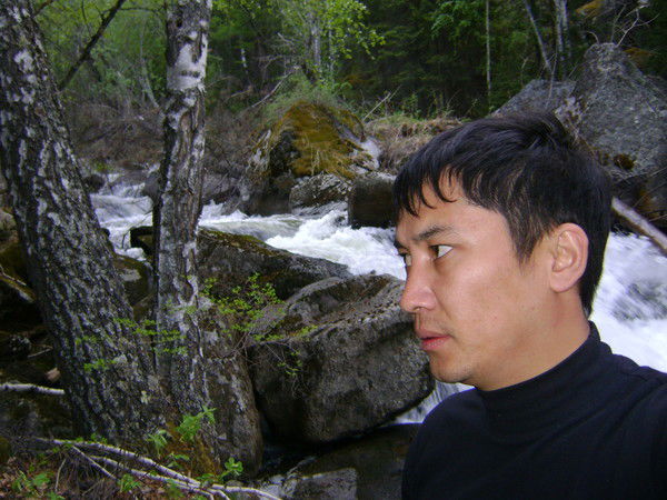 Медет Сахариев