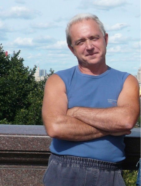 Олег Николаев