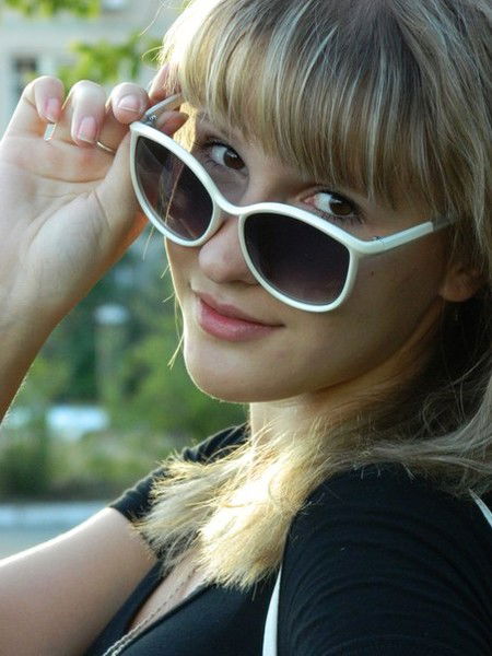 Очень Хорошая)