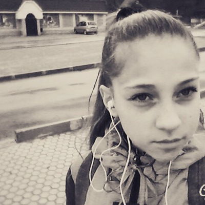 Оленька Карасева