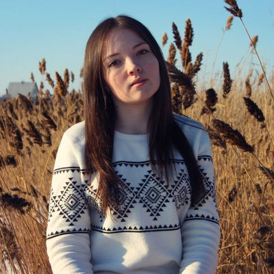 Оля Власова