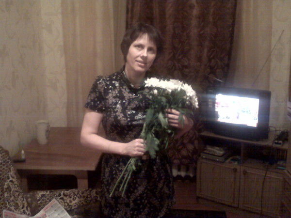 Лена Чарикова