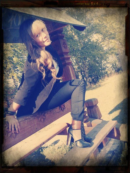 Юлька **))