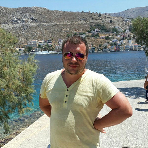 Максим Куренков