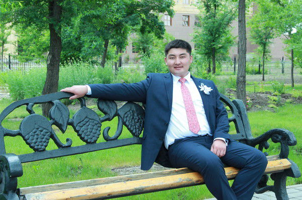 Болатбек Апселемов