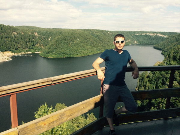 Геннадий Ли